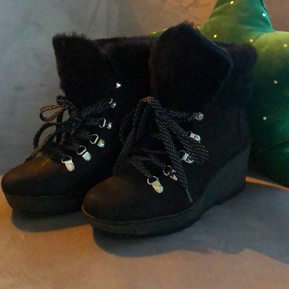 Women’s Size 8 M J Crew wedge shearling boots!